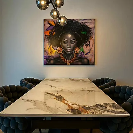 Luxury 2-bedroom With Balcony