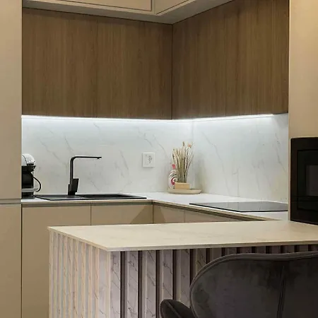 Luxury 2-bedroom With Balcony Lejlighed