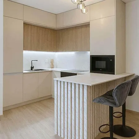 Luxury 2-bedroom With Balcony