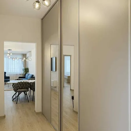 Apartment Luxury 2-bedroom With Balcony