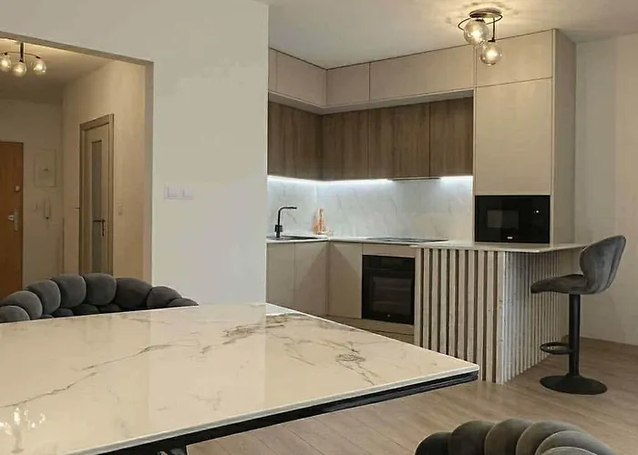 Daire Luxury 2-bedroom With Balcony Bratislava