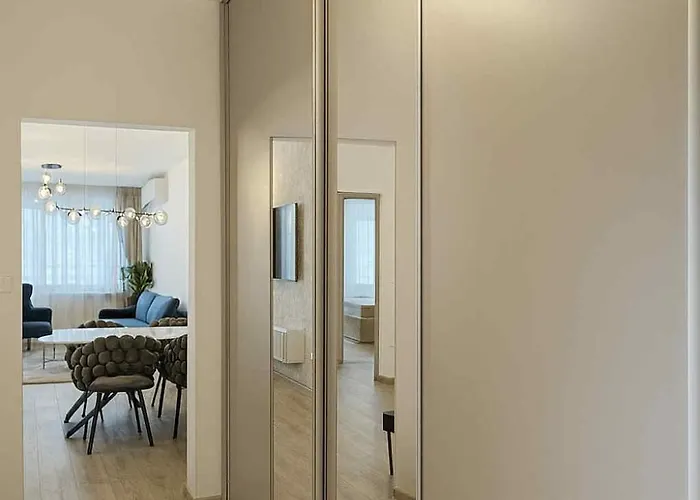 Daire Luxury 2-bedroom With Balcony