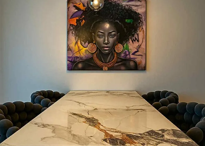 Luxury 2-bedroom With Balcony