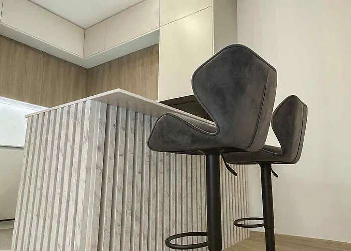 Luxury 2-bedroom With Balcony Διαμέρισμα *