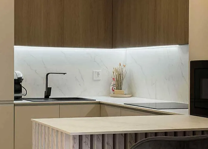 Luxury 2-bedroom With Balcony Διαμέρισμα