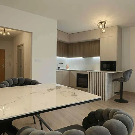 아파트 Luxury 2-bedroom With Balcony 브라티슬라바