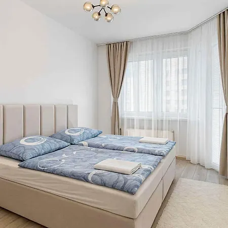 Luxury 2-bedroom With Balcony 아파트