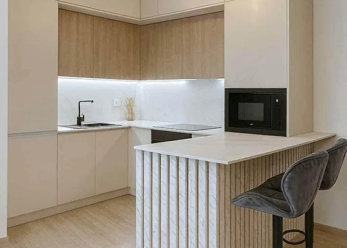 Luxury 2-bedroom With Balcony